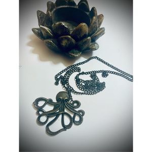 Pretty LARGE BROWN BOHO OCTOPUS NECKLACE